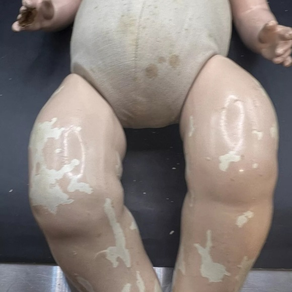 Vintage Baby Doll with Cream Outfit and Bonnet - Picture 3 of 12